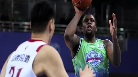 2023年度足球巨星争霸：维蒂尼亚、登贝莱、凯恩巅峰对决，谁将问鼎最佳球员宝座？