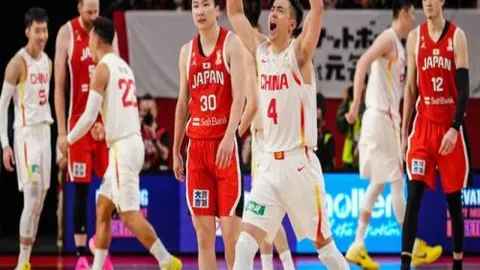 “大帝面部伤退战，杜兰特归阵太阳逆转爵士”